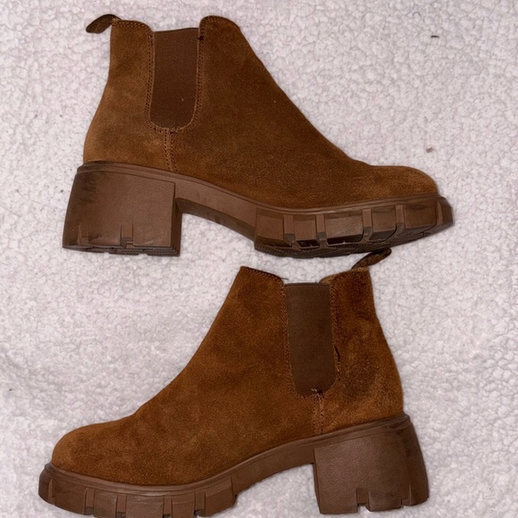 Steve Madden Women's Howler Chelsea Boot - Picture 1 of 5